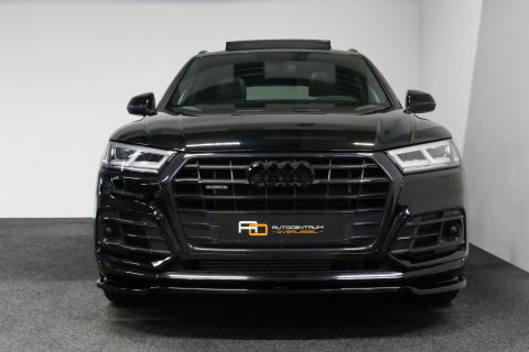 Audi Q5 55 TFSI e S edition / S Line / SQ5 Diffuser / Maxton Design Bodykit V.2 / Luchtvering / Panoramadak / Elektr. verstelbare voorstoelen (links met memory) / Matrix LED / Stoelverwarming / Apple Carplay - Android Auto / 21'' LMV / Dodehoekdetectie / Achterui