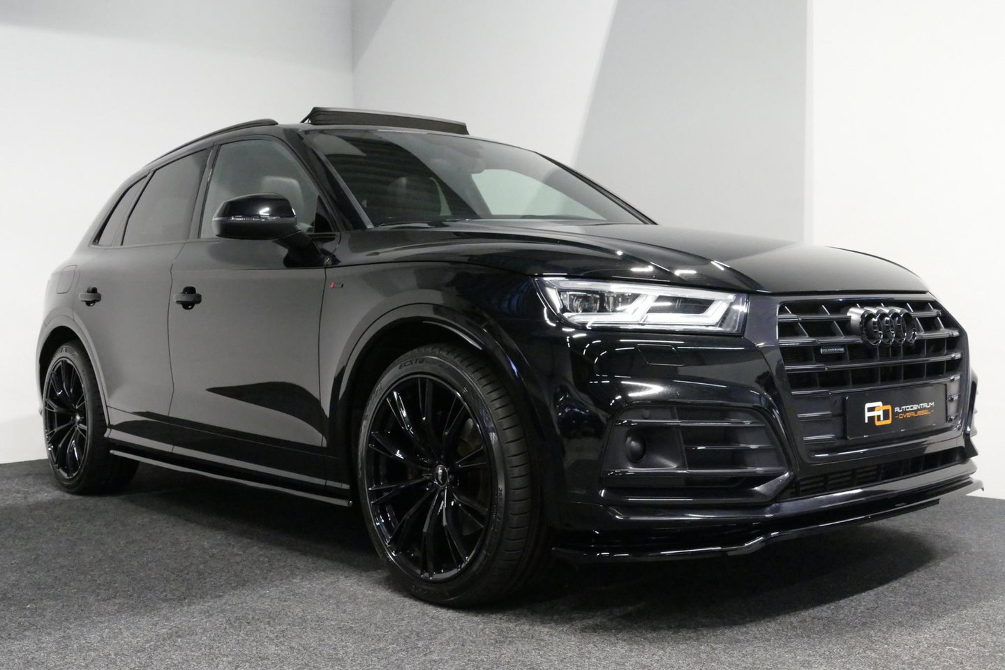 Audi Q5 55 TFSI e S edition / S Line / SQ5 Diffuser / Maxton Design Bodykit V.2 / Luchtvering / Panoramadak / Elektr. verstelbare voorstoelen (links met memory) / Matrix LED / Stoelverwarming / Apple Carplay - Android Auto / 21'' LMV / Dodehoekdetectie / Achterui