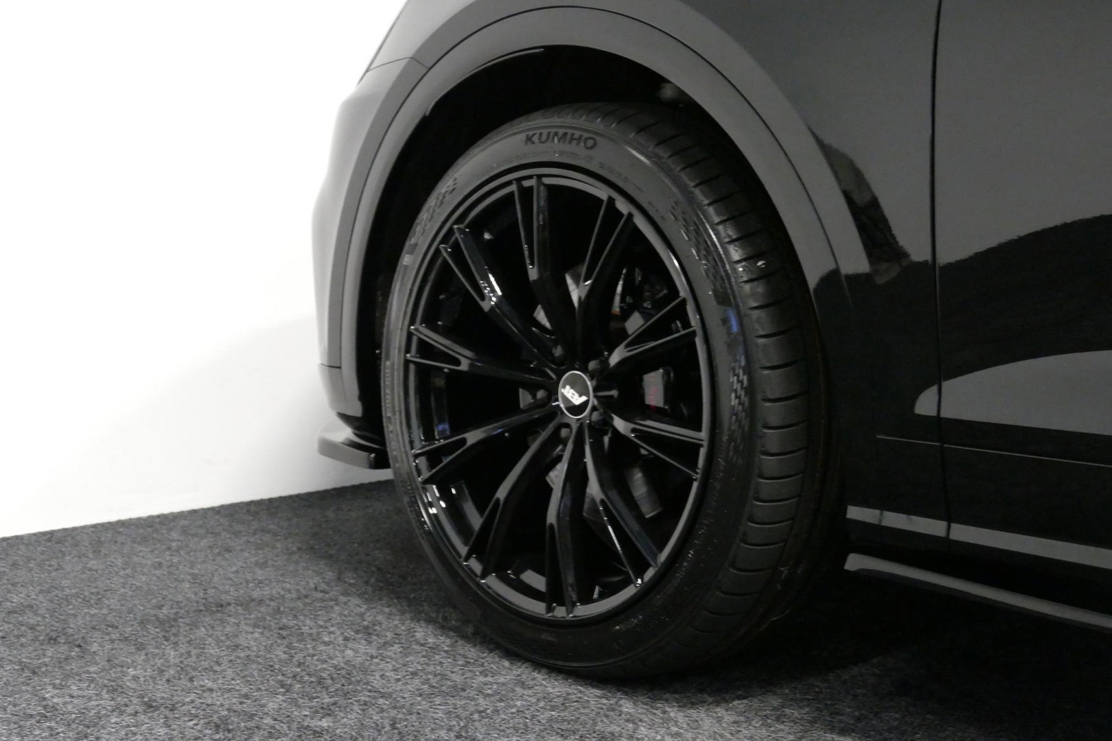 Audi Q5 55 TFSI e S edition / S Line / SQ5 Diffuser / Maxton Design Bodykit V.2 / Luchtvering / Panoramadak / Elektr. verstelbare voorstoelen (links met memory) / Matrix LED / Stoelverwarming / Apple Carplay - Android Auto / 21'' LMV / Dodehoekdetectie / Achterui
