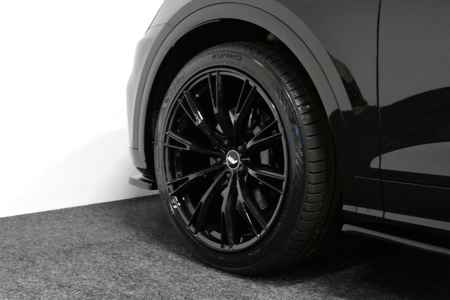 Audi Q5 55 TFSI e S edition / S Line / SQ5 Diffuser / Maxton Design Bodykit V.2 / Luchtvering / Panoramadak / Elektr. verstelbare voorstoelen (links met memory) / Matrix LED / Stoelverwarming / Apple Carplay - Android Auto / 21'' LMV / Dodehoekdetectie / Achterui