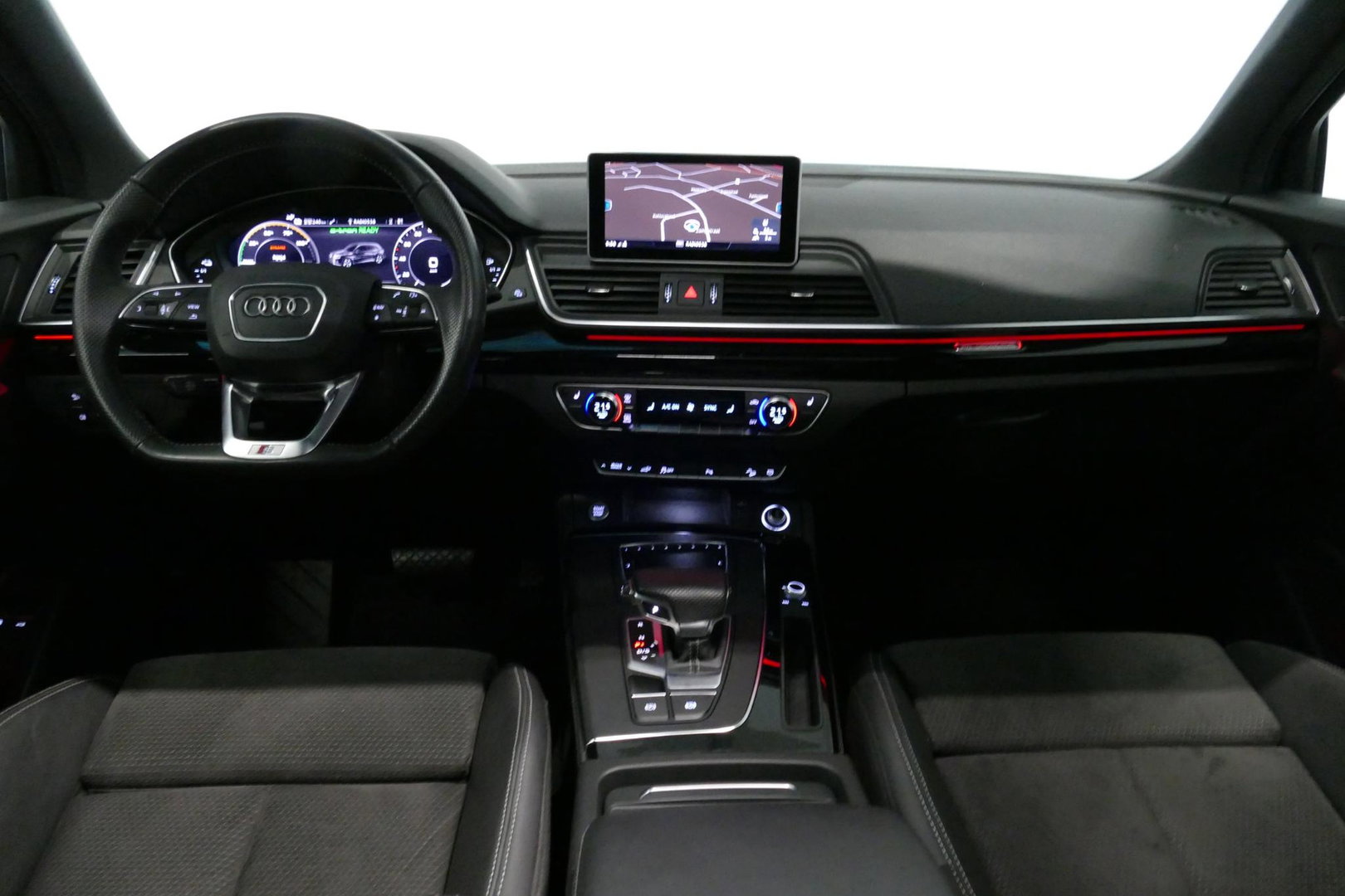 Audi Q5 55 TFSI e S edition / S Line / SQ5 Diffuser / Maxton Design Bodykit V.2 / Luchtvering / Panoramadak / Elektr. verstelbare voorstoelen (links met memory) / Matrix LED / Stoelverwarming / Apple Carplay - Android Auto / 21'' LMV / Dodehoekdetectie / Achterui