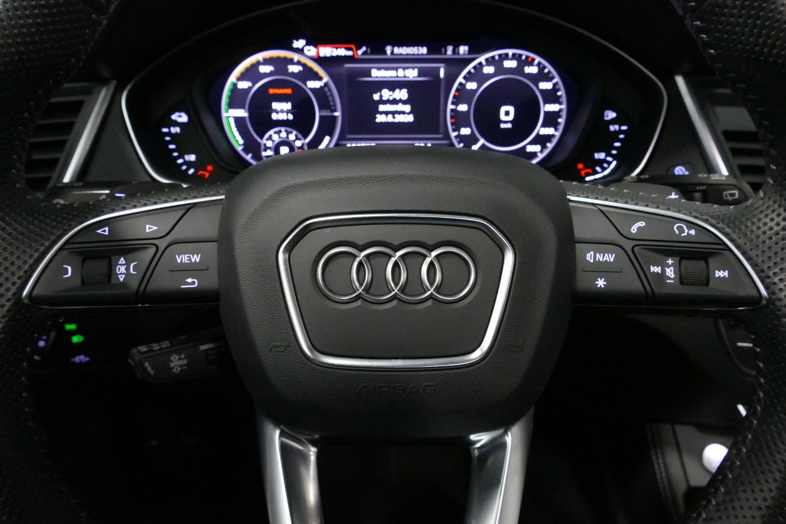 Audi Q5 55 TFSI e S edition / S Line / SQ5 Diffuser / Maxton Design Bodykit V.2 / Luchtvering / Panoramadak / Elektr. verstelbare voorstoelen (links met memory) / Matrix LED / Stoelverwarming / Apple Carplay - Android Auto / 21'' LMV / Dodehoekdetectie / Achterui