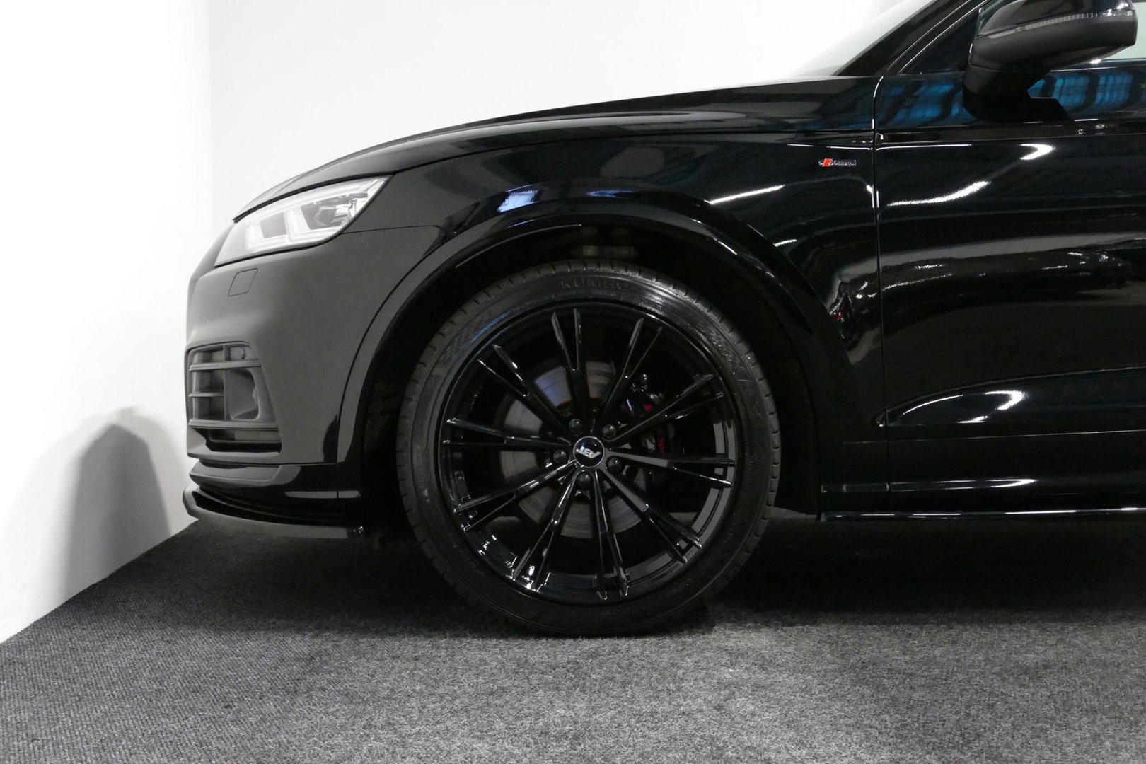 Audi Q5 55 TFSI e S edition / S Line / SQ5 Diffuser / Maxton Design Bodykit V.2 / Luchtvering / Panoramadak / Elektr. verstelbare voorstoelen (links met memory) / Matrix LED / Stoelverwarming / Apple Carplay - Android Auto / 21'' LMV / Dodehoekdetectie / Achterui