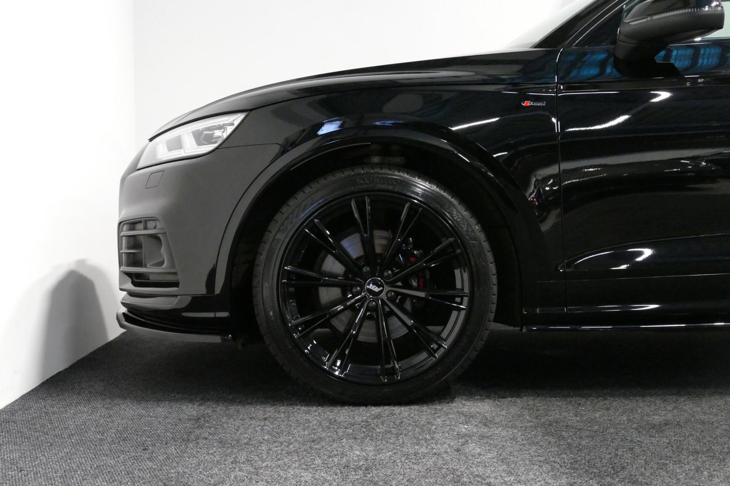 Audi Q5 55 TFSI e S edition / S Line / SQ5 Diffuser / Maxton Design Bodykit V.2 / Luchtvering / Panoramadak / Elektr. verstelbare voorstoelen (links met memory) / Matrix LED / Stoelverwarming / Apple Carplay - Android Auto / 21'' LMV / Dodehoekdetectie / Achterui