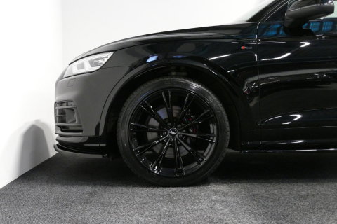 Audi Q5 55 TFSI e S edition / S Line / SQ5 Diffuser / Maxton Design Bodykit V.2 / Luchtvering / Panoramadak / Elektr. verstelbare voorstoelen (links met memory) / Matrix LED / Stoelverwarming / Apple Carplay - Android Auto / 21'' LMV / Dodehoekdetectie / Achterui