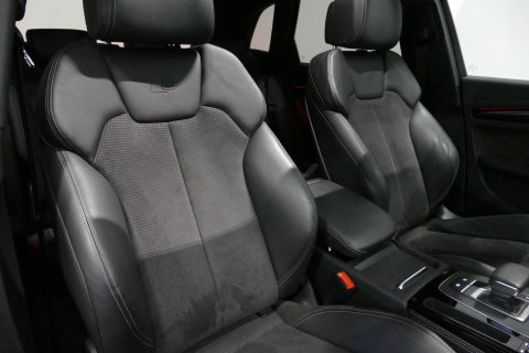 Audi Q5 55 TFSI e S edition / S Line / SQ5 Diffuser / Maxton Design Bodykit V.2 / Luchtvering / Panoramadak / Elektr. verstelbare voorstoelen (links met memory) / Matrix LED / Stoelverwarming / Apple Carplay - Android Auto / 21'' LMV / Dodehoekdetectie / Achterui