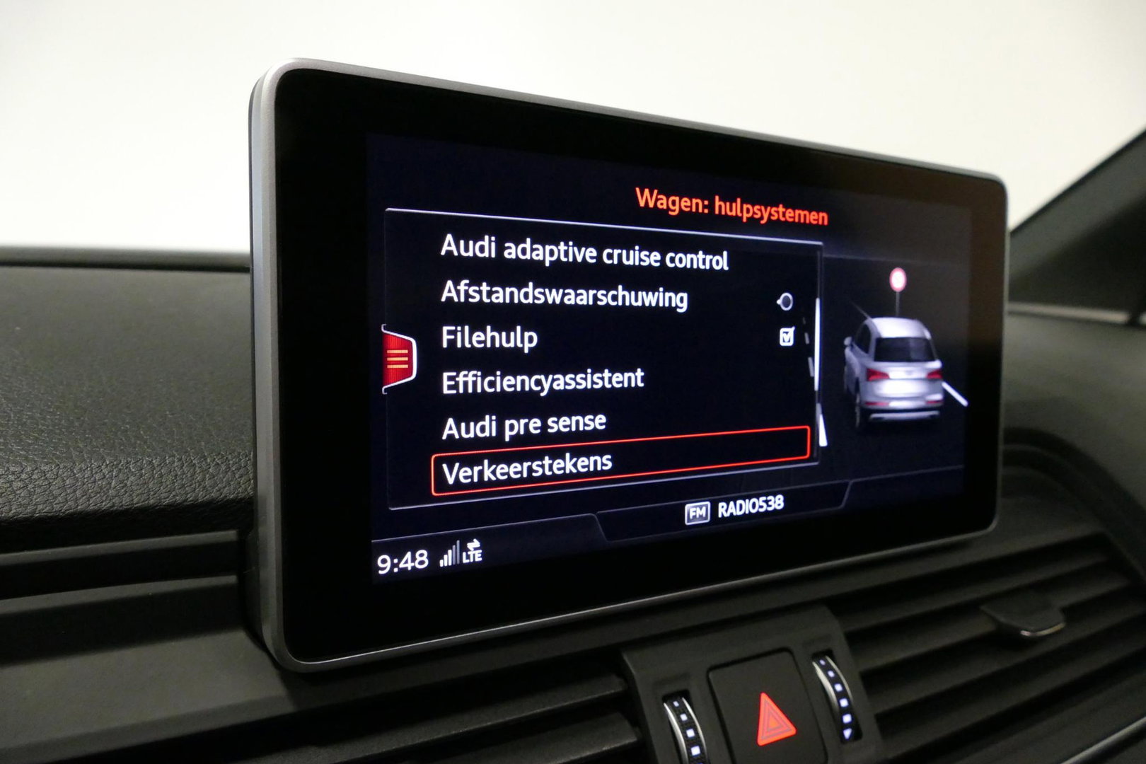 Audi Q5 55 TFSI e S edition / S Line / SQ5 Diffuser / Maxton Design Bodykit V.2 / Luchtvering / Panoramadak / Elektr. verstelbare voorstoelen (links met memory) / Matrix LED / Stoelverwarming / Apple Carplay - Android Auto / 21'' LMV / Dodehoekdetectie / Achterui