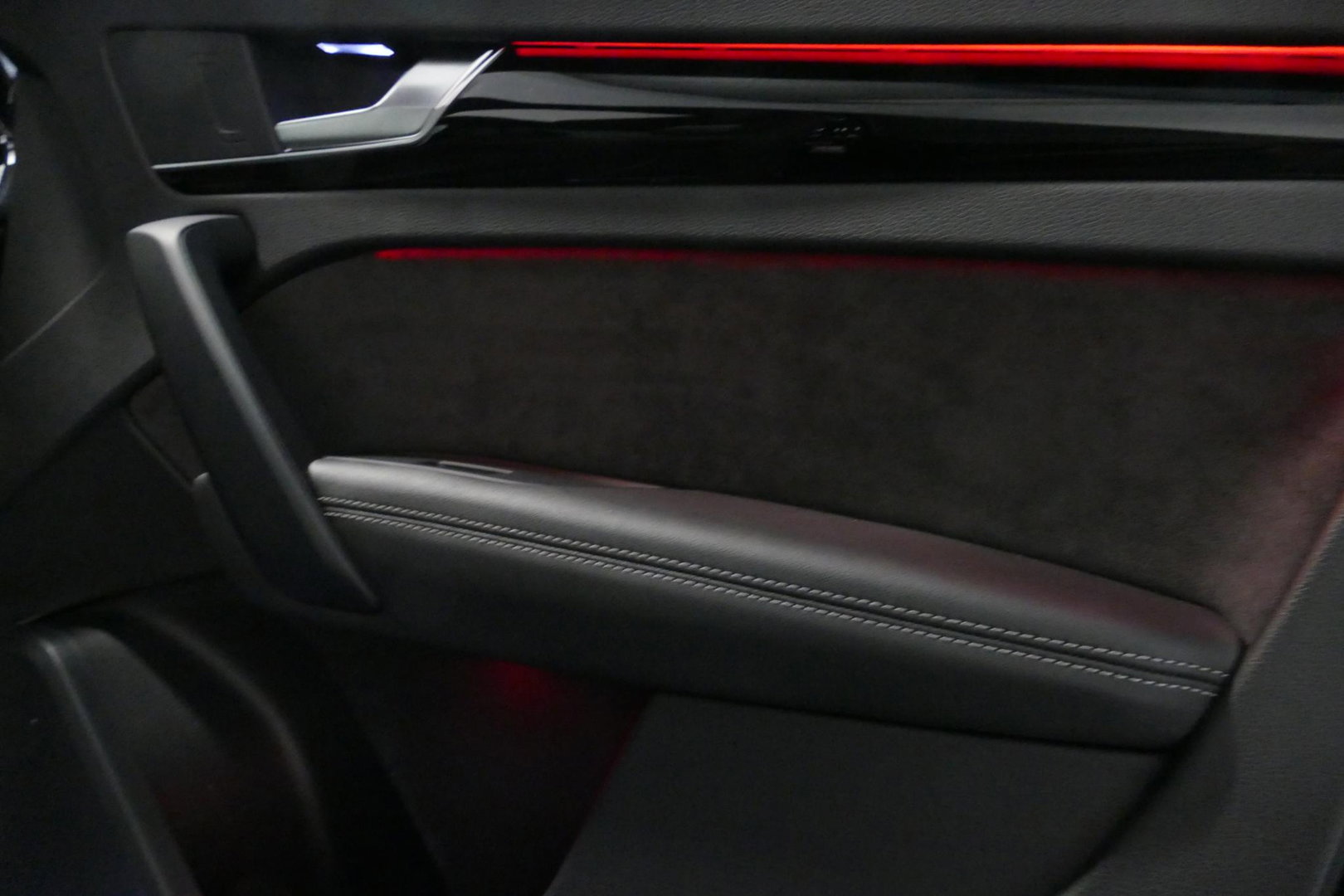 Audi Q5 55 TFSI e S edition / S Line / SQ5 Diffuser / Maxton Design Bodykit V.2 / Luchtvering / Panoramadak / Elektr. verstelbare voorstoelen (links met memory) / Matrix LED / Stoelverwarming / Apple Carplay - Android Auto / 21'' LMV / Dodehoekdetectie / Achterui