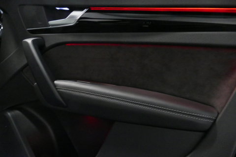 Audi Q5 55 TFSI e S edition / S Line / SQ5 Diffuser / Maxton Design Bodykit V.2 / Luchtvering / Panoramadak / Elektr. verstelbare voorstoelen (links met memory) / Matrix LED / Stoelverwarming / Apple Carplay - Android Auto / 21'' LMV / Dodehoekdetectie / Achterui