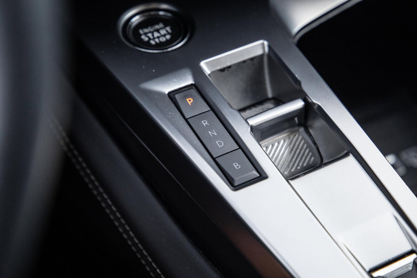 Peugeot 308 1.6 HYbrid 180 Allure Pack Business AIRCO / CRUISE CONTROLE / CARPLAY / PLUG IN HYBRID / STOELVERWARMING