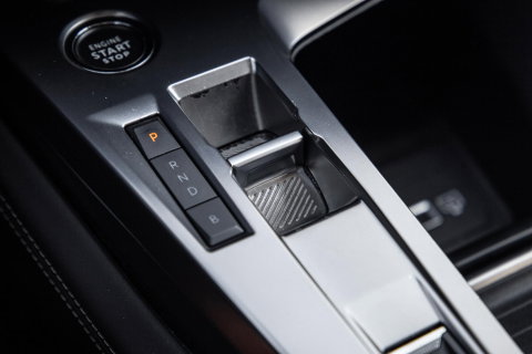 Peugeot 308 1.6 HYbrid 180 Allure Pack Business AIRCO / CRUISE CONTROLE / CARPLAY / PLUG IN HYBRID / STOELVERWARMING