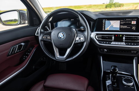 BMW 3 Serie Touring 320e LED / DEALER ONDERHOUDEN / STOELVERWARMING / CAMERA / CARPLAY