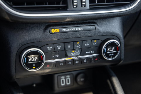 Ford Kuga 2.5 PHEV Titanium PANORAMA DAK / CAMERA / CRUISE CONTROLE / STOEL VERWARMING / CARPLAY