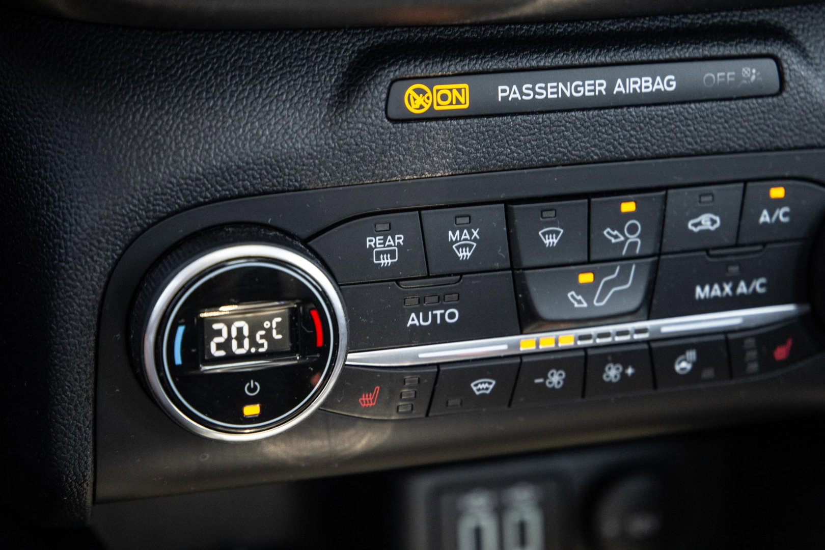 Ford Kuga 2.5 PHEV Titanium PANORAMA DAK / CAMERA / CRUISE CONTROLE / STOEL VERWARMING / CARPLAY