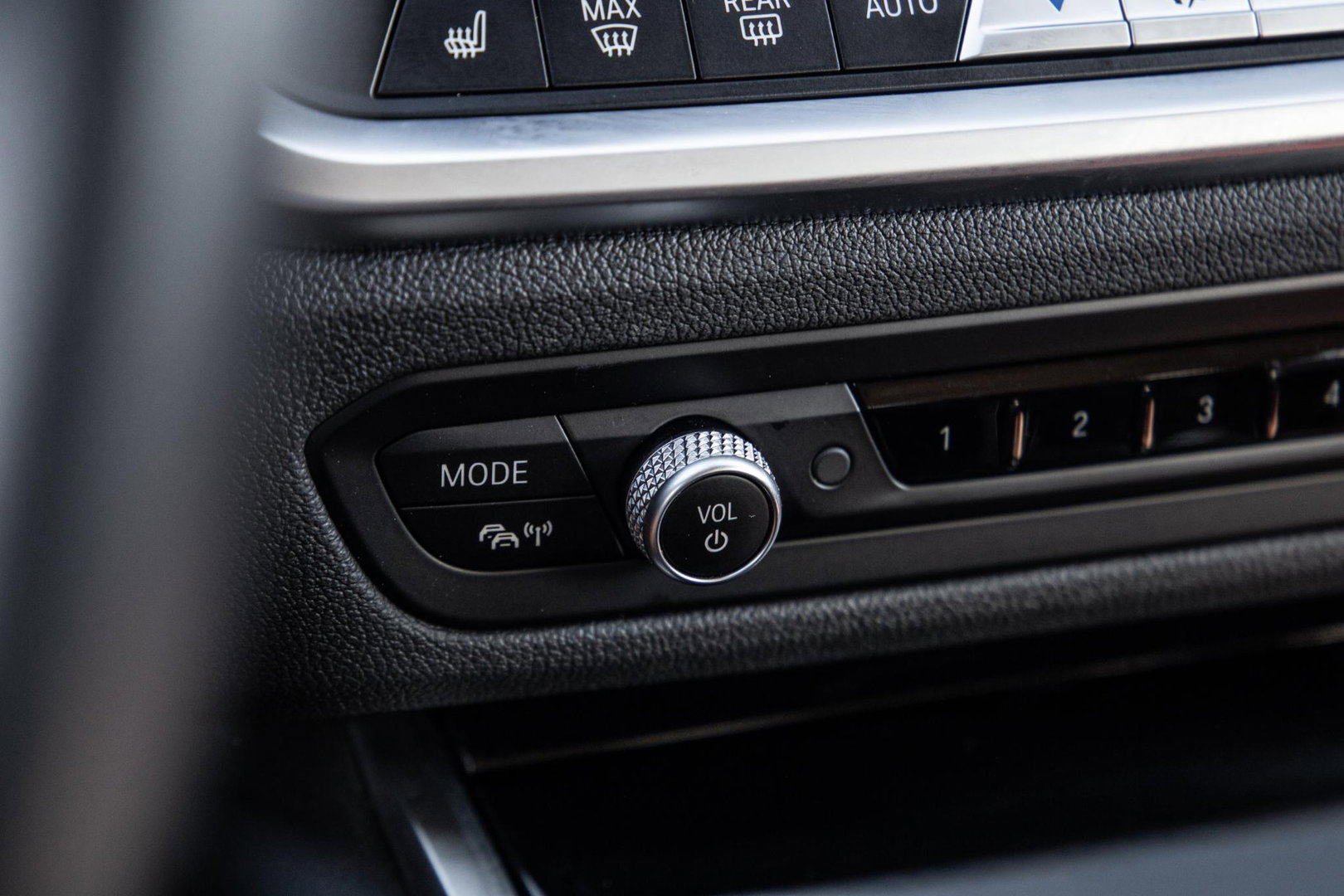 BMW 3 Serie Touring 320e LED / DEALER ONDERHOUDEN / STOELVERWARMING / CAMERA / CARPLAY