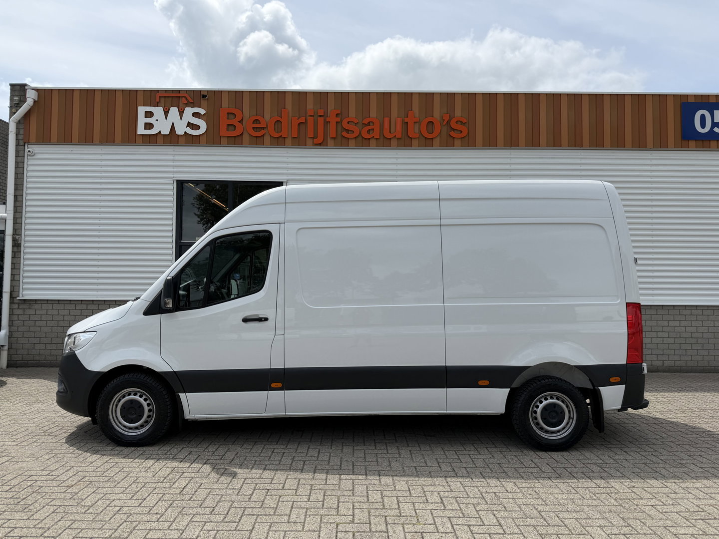 Mercedes-Benz Sprinter 314 2.2 CDI L2H2 automaat / vaste prijs rijklaar € 20.950 ex btw / euro 6 / bpm vrij / lease vanaf € 342 / leer / cruise en climate control / camera / standkachel / ingerichte laaruimte !