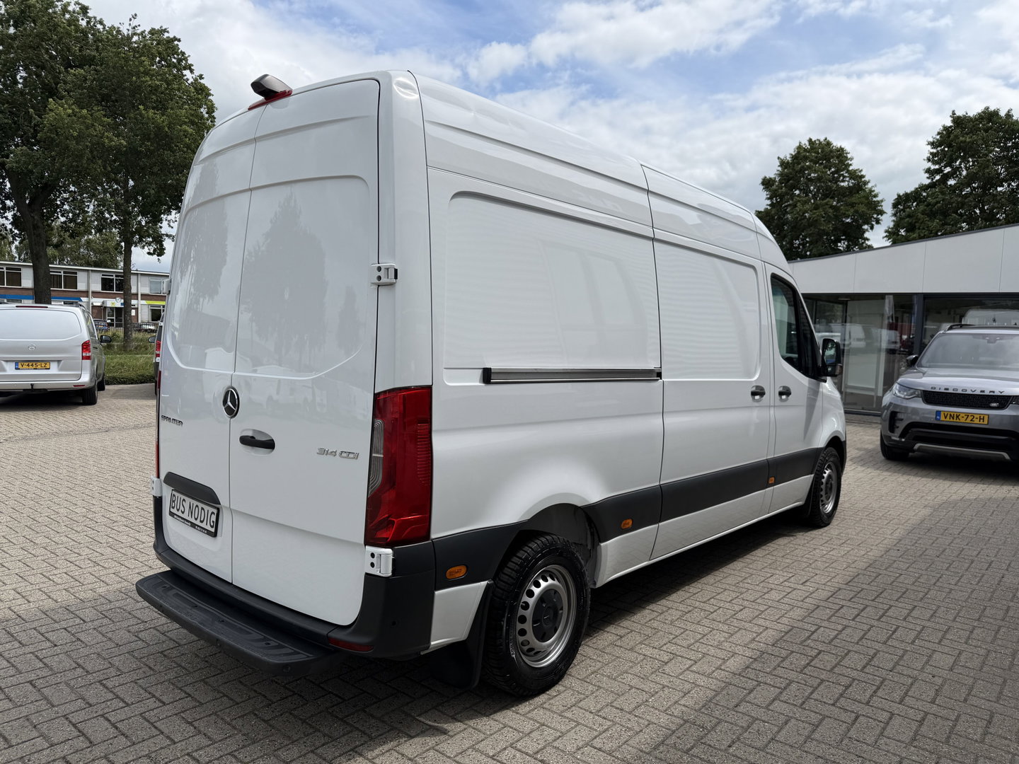 Mercedes-Benz Sprinter 314 2.2 CDI L2H2 automaat / vaste prijs rijklaar € 20.950 ex btw / euro 6 / bpm vrij / lease vanaf € 342 / leer / cruise en climate control / camera / standkachel / ingerichte laaruimte !