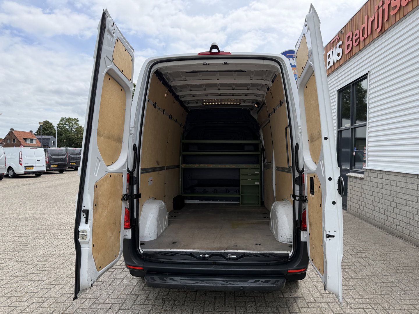 Mercedes-Benz Sprinter 314 2.2 CDI L2H2 automaat / vaste prijs rijklaar € 20.950 ex btw / euro 6 / bpm vrij / lease vanaf € 342 / leer / cruise en climate control / camera / standkachel / ingerichte laaruimte !