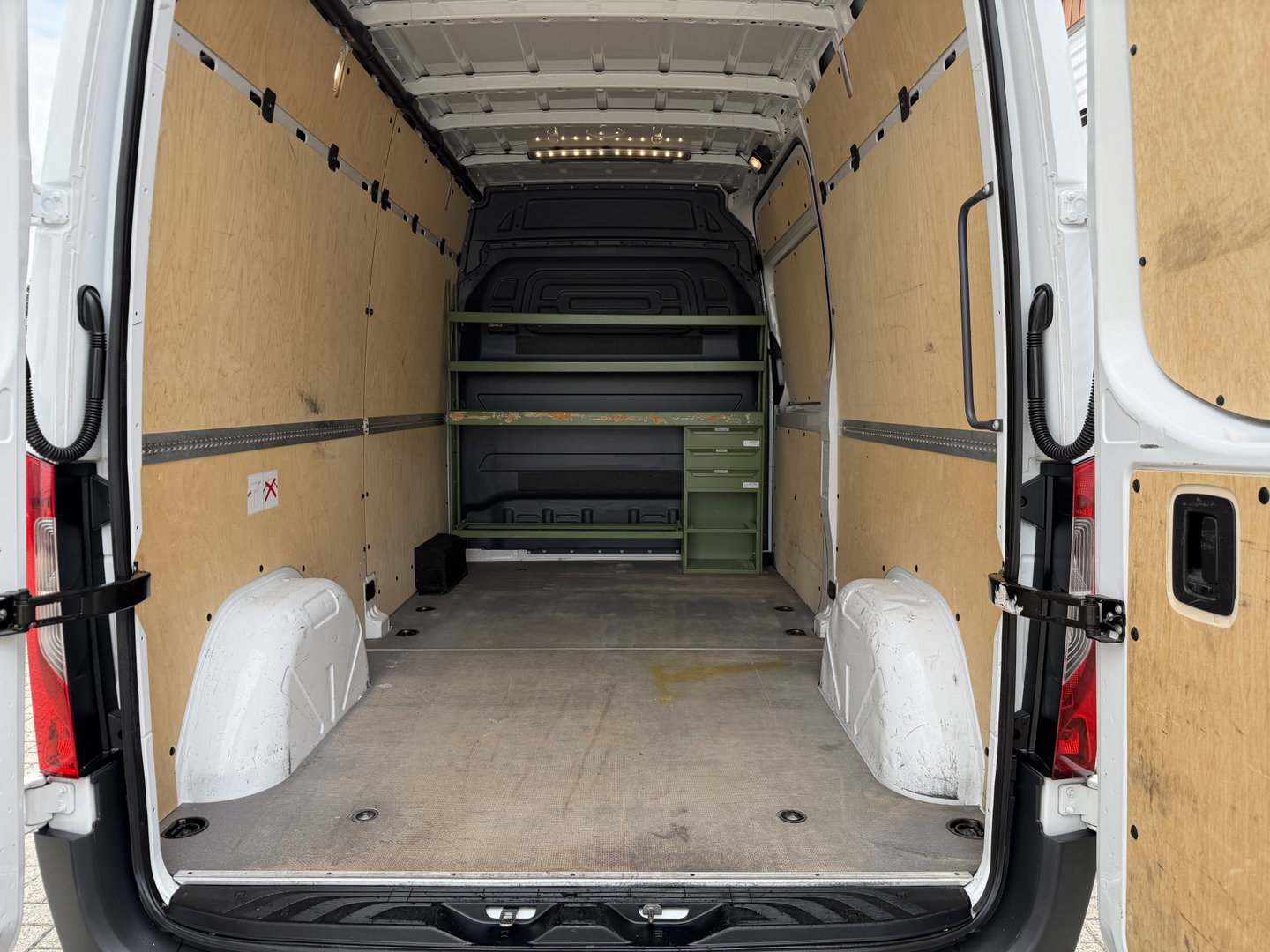 Mercedes-Benz Sprinter 314 2.2 CDI L2H2 automaat / vaste prijs rijklaar € 20.950 ex btw / euro 6 / bpm vrij / lease vanaf € 342 / leer / cruise en climate control / camera / standkachel / ingerichte laaruimte !