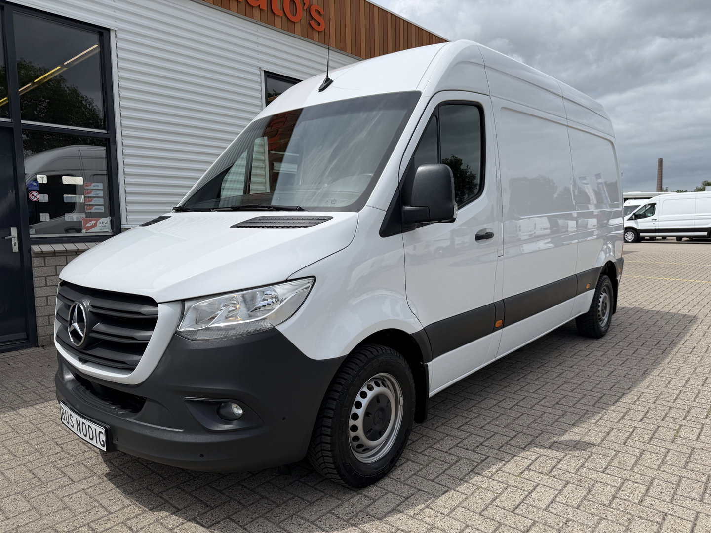 Mercedes-Benz Sprinter 314 2.2 CDI L2H2 automaat / vaste prijs rijklaar € 20.950 ex btw / euro 6 / bpm vrij / lease vanaf € 342 / leer / cruise en climate control / camera / standkachel / ingerichte laaruimte !