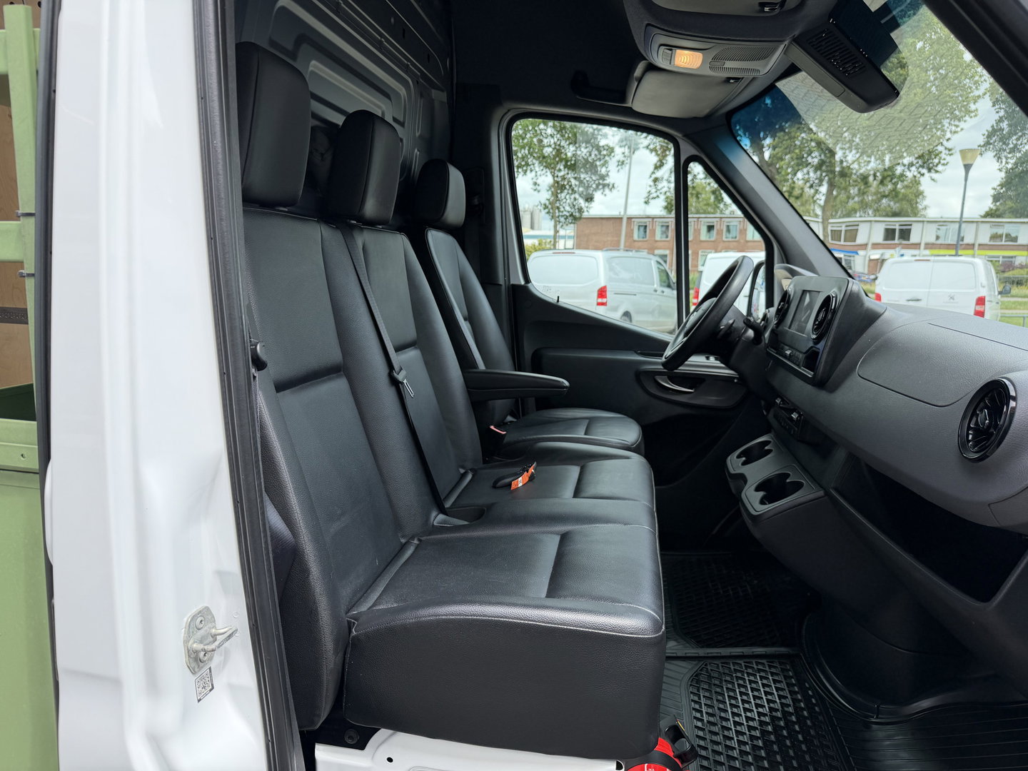 Mercedes-Benz Sprinter 314 2.2 CDI L2H2 automaat / vaste prijs rijklaar € 20.950 ex btw / euro 6 / bpm vrij / lease vanaf € 342 / leer / cruise en climate control / camera / standkachel / ingerichte laaruimte !