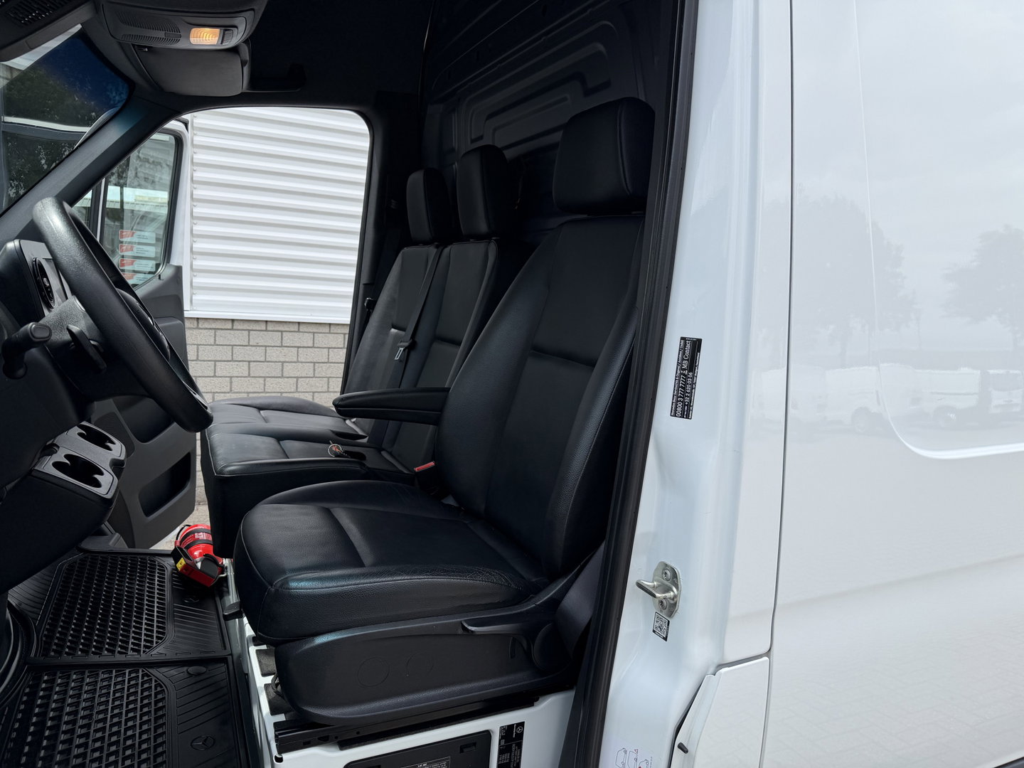 Mercedes-Benz Sprinter 314 2.2 CDI L2H2 automaat / vaste prijs rijklaar € 20.950 ex btw / euro 6 / bpm vrij / lease vanaf € 342 / leer / cruise en climate control / camera / standkachel / ingerichte laaruimte !