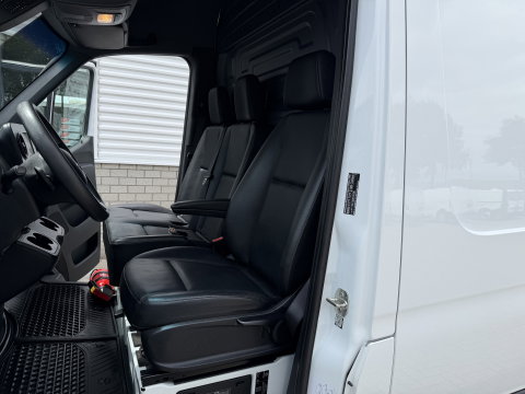 Mercedes-Benz Sprinter 314 2.2 CDI L2H2 automaat / vaste prijs rijklaar € 20.950 ex btw / euro 6 / bpm vrij / lease vanaf € 342 / leer / cruise en climate control / camera / standkachel / ingerichte laaruimte !
