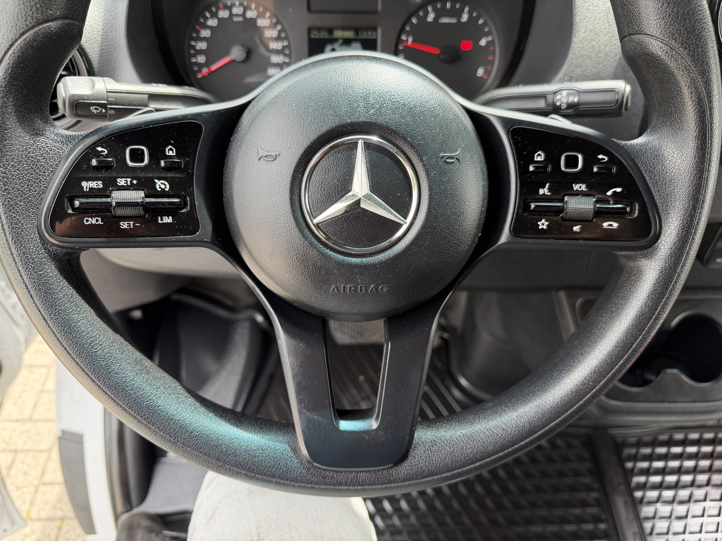 Mercedes-Benz Sprinter 314 2.2 CDI L2H2 automaat / vaste prijs rijklaar € 20.950 ex btw / euro 6 / bpm vrij / lease vanaf € 342 / leer / cruise en climate control / camera / standkachel / ingerichte laaruimte !