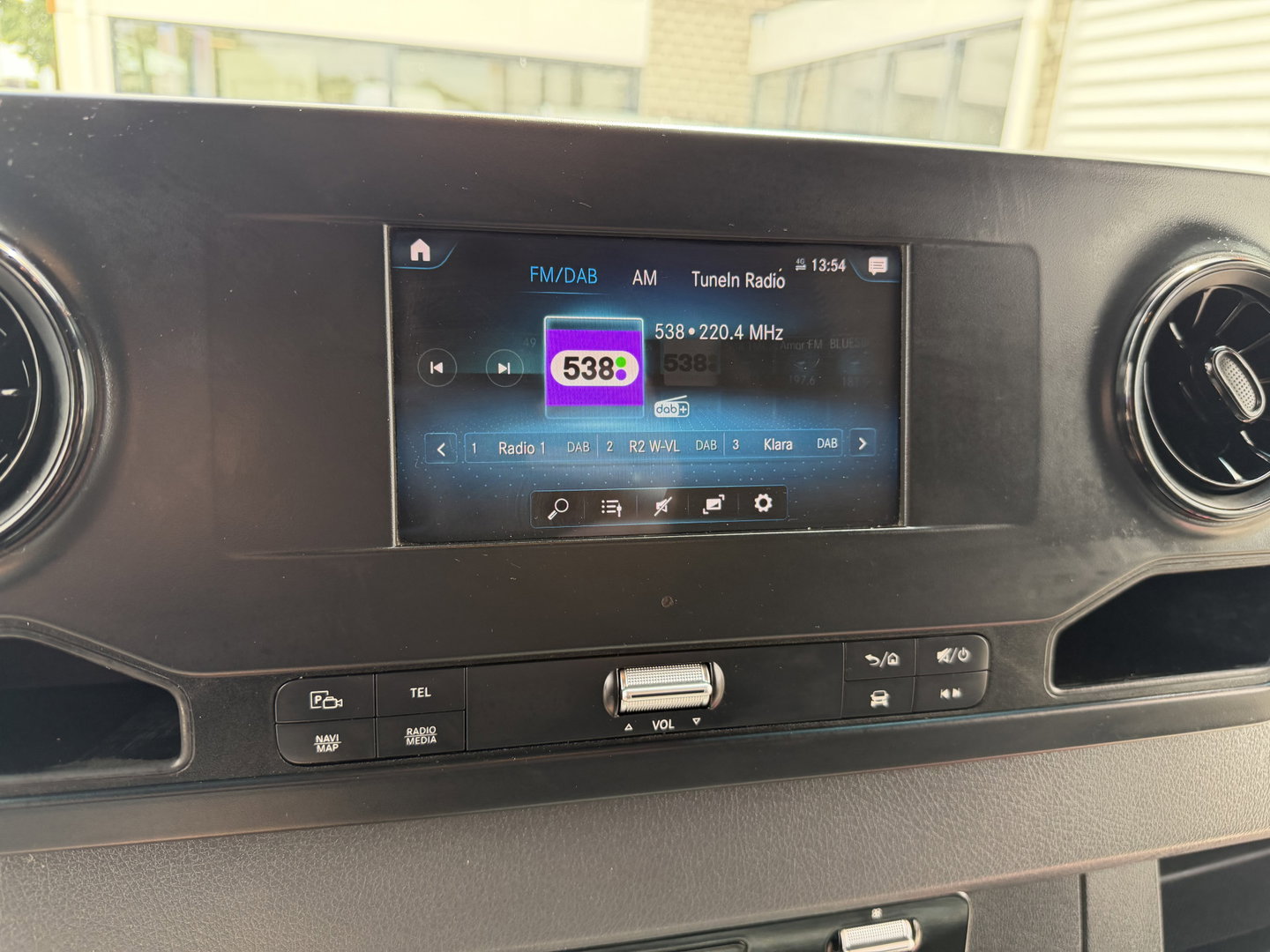 Mercedes-Benz Sprinter 314 2.2 CDI L2H2 automaat / vaste prijs rijklaar € 20.950 ex btw / euro 6 / bpm vrij / lease vanaf € 342 / leer / cruise en climate control / camera / standkachel / ingerichte laaruimte !