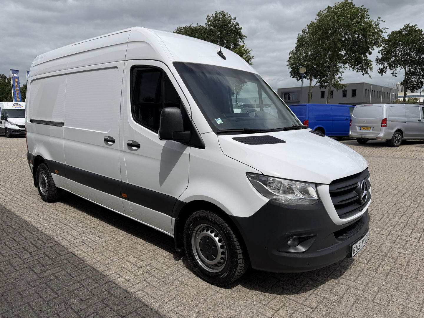 Mercedes-Benz Sprinter 314 2.2 CDI L2H2 automaat / vaste prijs rijklaar € 20.950 ex btw / euro 6 / bpm vrij / lease vanaf € 342 / leer / cruise en climate control / camera / standkachel / ingerichte laaruimte !