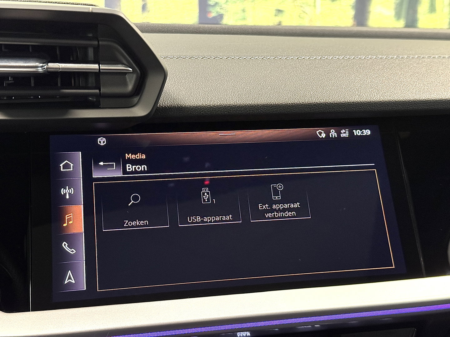 Audi A3 Limousine 2.0 TFSI S3 quattro | 310 PK! | Panoramadak | Apple Carplay | Android Auto | Camera | Sfeerverlichting | Lane Assist | Adaptieve Cruise Control | LED | DAB | Navigatie |