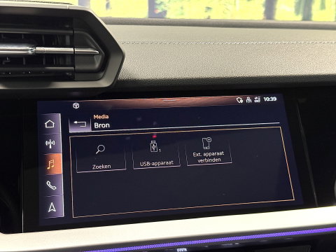 Audi A3 Limousine 2.0 TFSI S3 quattro | 310 PK! | Panoramadak | Apple Carplay | Android Auto | Camera | Sfeerverlichting | Lane Assist | Adaptieve Cruise Control | LED | DAB | Navigatie |