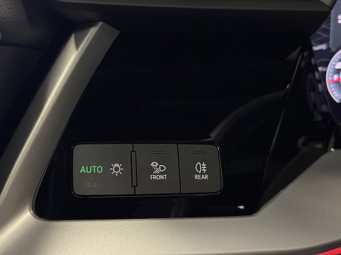 Audi A3 Limousine 2.0 TFSI S3 quattro | 310 PK! | Panoramadak | Apple Carplay | Android Auto | Camera | Sfeerverlichting | Lane Assist | Adaptieve Cruise Control | LED | DAB | Navigatie |