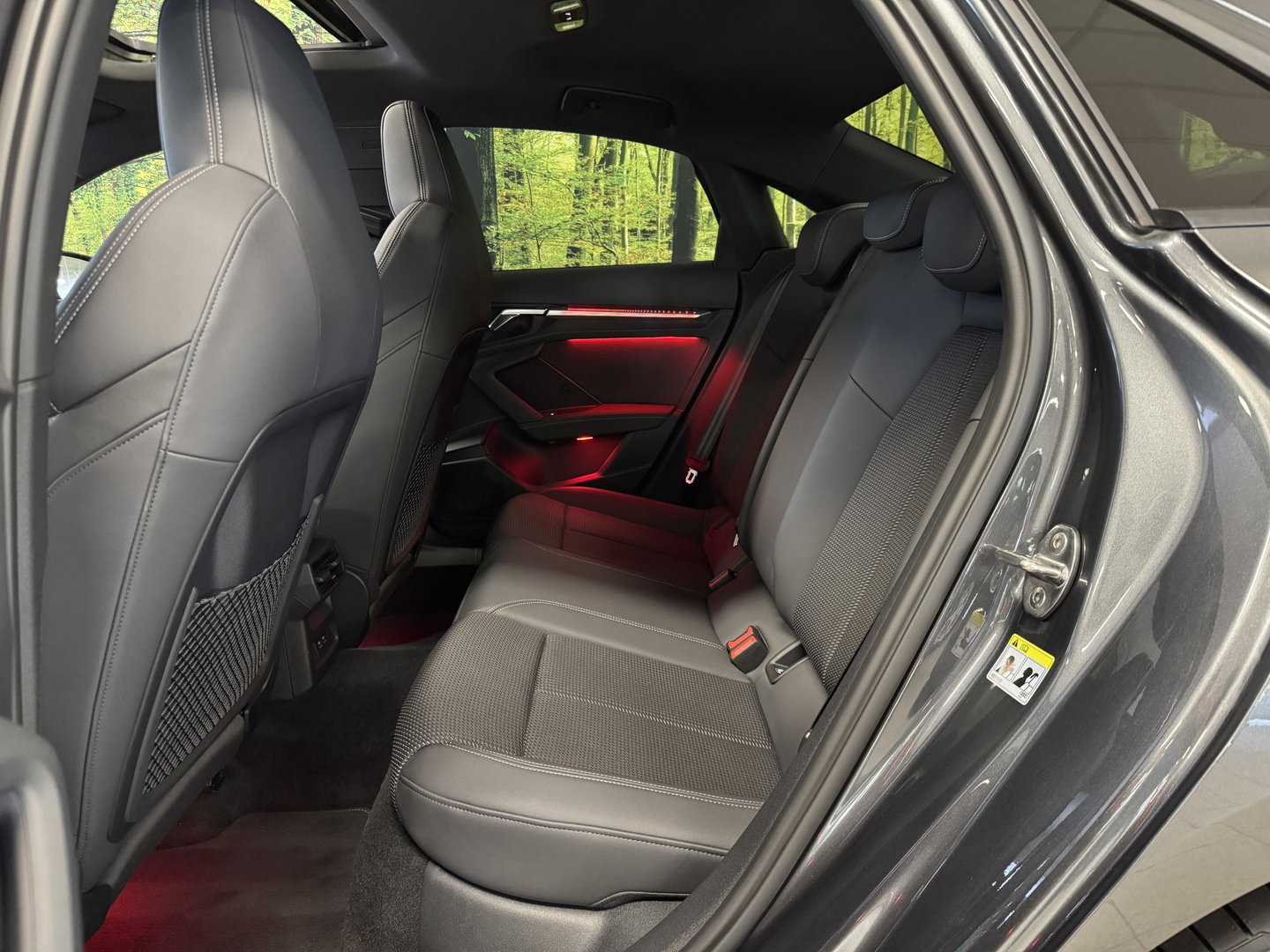 Audi A3 Limousine 2.0 TFSI S3 quattro | 310 PK! | Panoramadak | Apple Carplay | Android Auto | Camera | Sfeerverlichting | Lane Assist | Adaptieve Cruise Control | LED | DAB | Navigatie |
