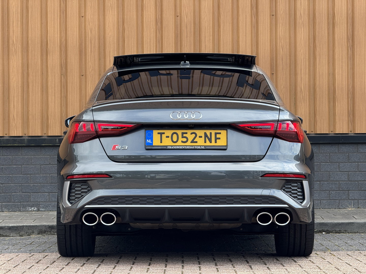 Audi A3 Limousine 2.0 TFSI S3 quattro | 310 PK! | Panoramadak | Apple Carplay | Android Auto | Camera | Sfeerverlichting | Lane Assist | Adaptieve Cruise Control | LED | DAB | Navigatie |