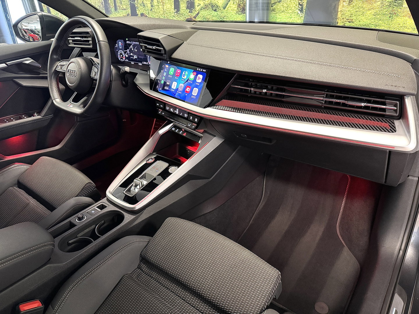 Audi A3 Limousine 2.0 TFSI S3 quattro | 310 PK! | Panoramadak | Apple Carplay | Android Auto | Camera | Sfeerverlichting | Lane Assist | Adaptieve Cruise Control | LED | DAB | Navigatie |