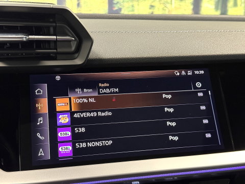 Audi A3 Limousine 2.0 TFSI S3 quattro | 310 PK! | Panoramadak | Apple Carplay | Android Auto | Camera | Sfeerverlichting | Lane Assist | Adaptieve Cruise Control | LED | DAB | Navigatie |