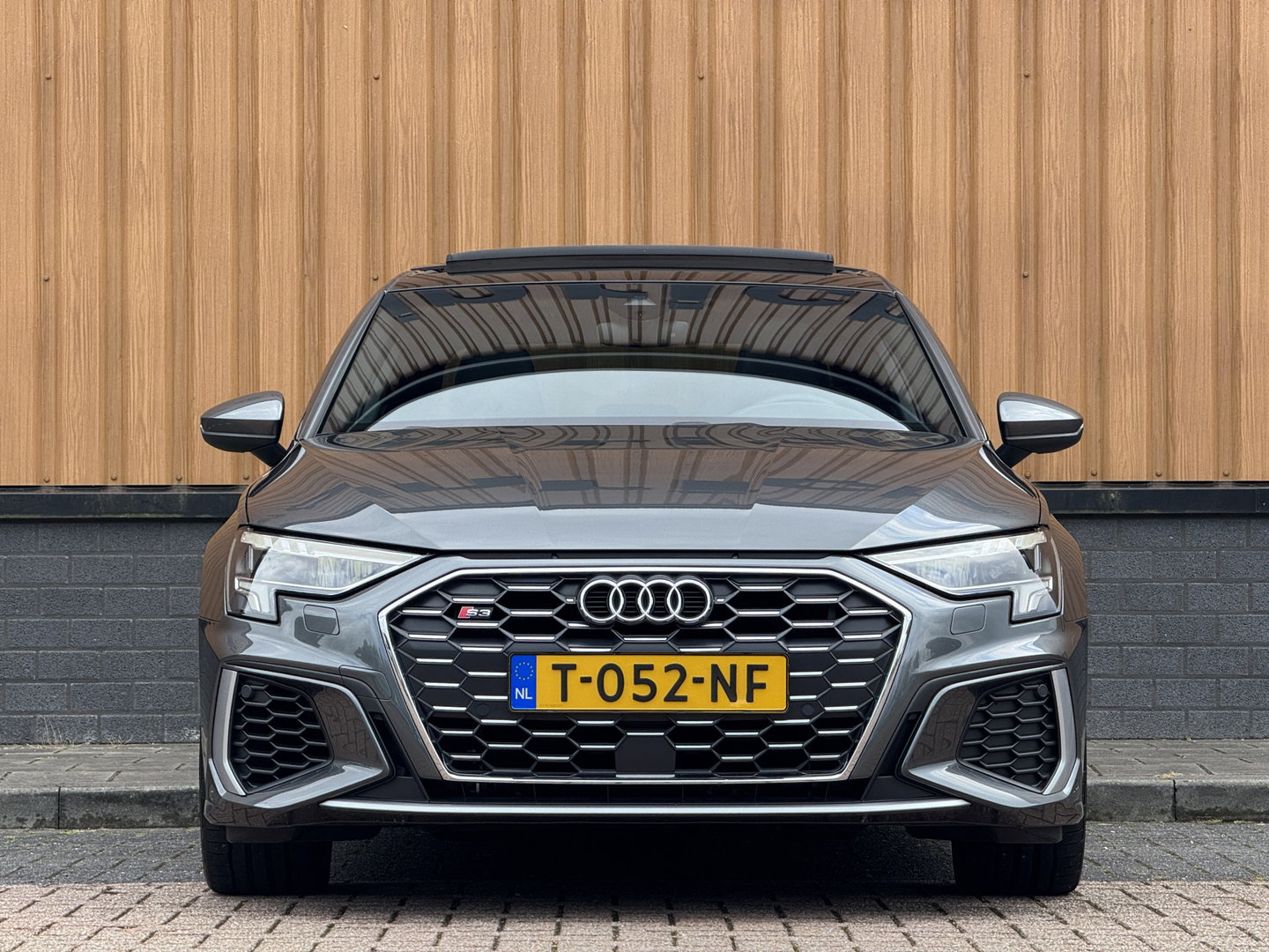 Audi A3 Limousine 2.0 TFSI S3 quattro | 310 PK! | Panoramadak | Apple Carplay | Android Auto | Camera | Sfeerverlichting | Lane Assist | Adaptieve Cruise Control | LED | DAB | Navigatie |