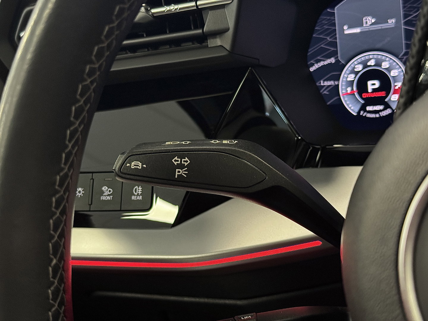 Audi A3 Limousine 2.0 TFSI S3 quattro | 310 PK! | Panoramadak | Apple Carplay | Android Auto | Camera | Sfeerverlichting | Lane Assist | Adaptieve Cruise Control | LED | DAB | Navigatie |