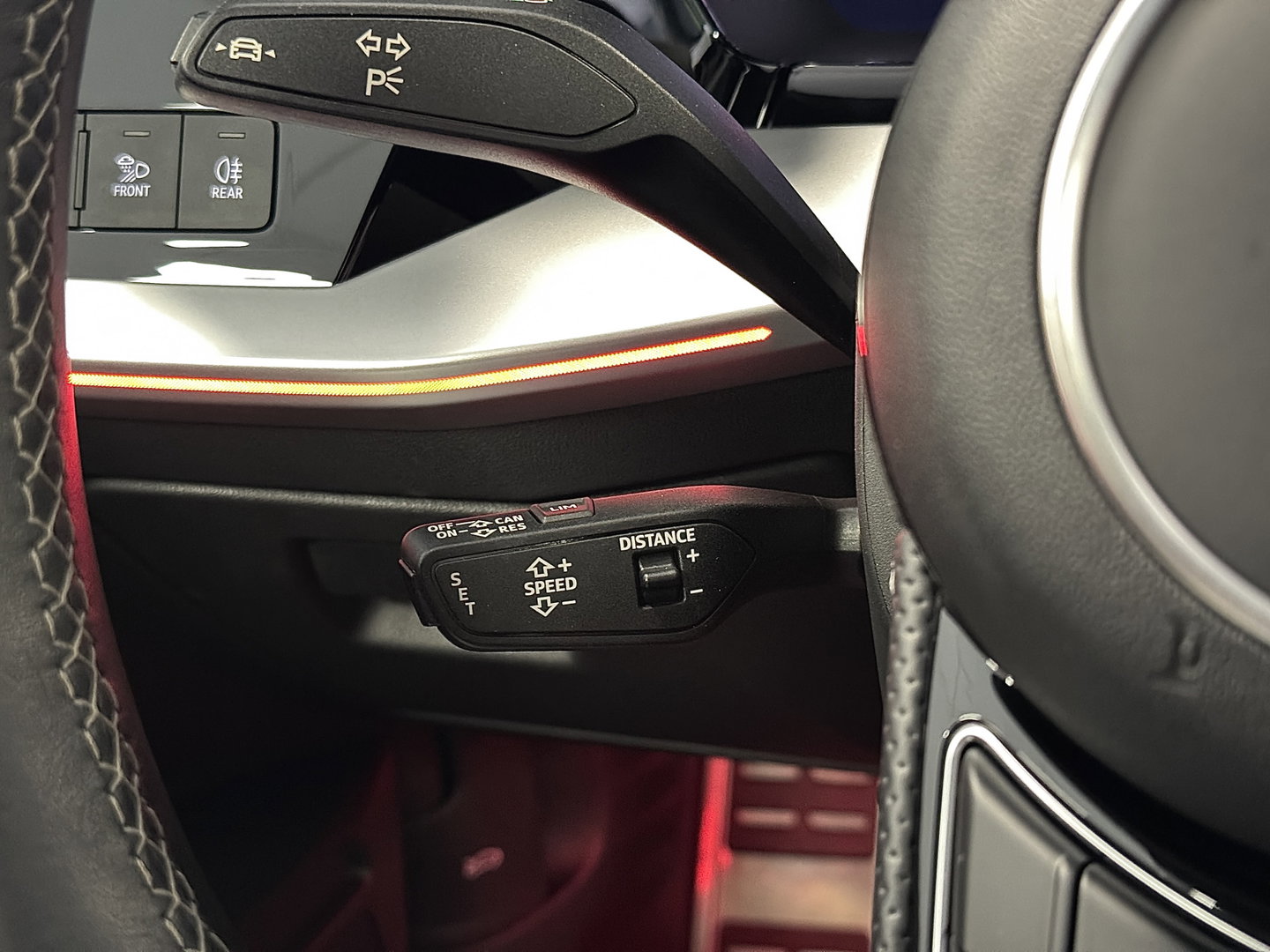 Audi A3 Limousine 2.0 TFSI S3 quattro | 310 PK! | Panoramadak | Apple Carplay | Android Auto | Camera | Sfeerverlichting | Lane Assist | Adaptieve Cruise Control | LED | DAB | Navigatie |