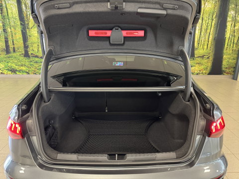 Audi A3 Limousine 2.0 TFSI S3 quattro | 310 PK! | Panoramadak | Apple Carplay | Android Auto | Camera | Sfeerverlichting | Lane Assist | Adaptieve Cruise Control | LED | DAB | Navigatie |