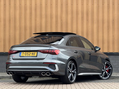 Audi A3 Limousine 2.0 TFSI S3 quattro | 310 PK! | Panoramadak | Apple Carplay | Android Auto | Camera | Sfeerverlichting | Lane Assist | Adaptieve Cruise Control | LED | DAB | Navigatie |