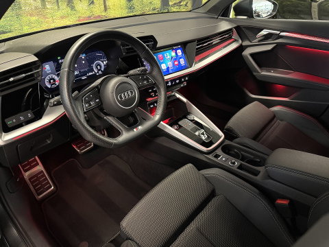 Audi A3 Limousine 2.0 TFSI S3 quattro | 310 PK! | Panoramadak | Apple Carplay | Android Auto | Camera | Sfeerverlichting | Lane Assist | Adaptieve Cruise Control | LED | DAB | Navigatie |