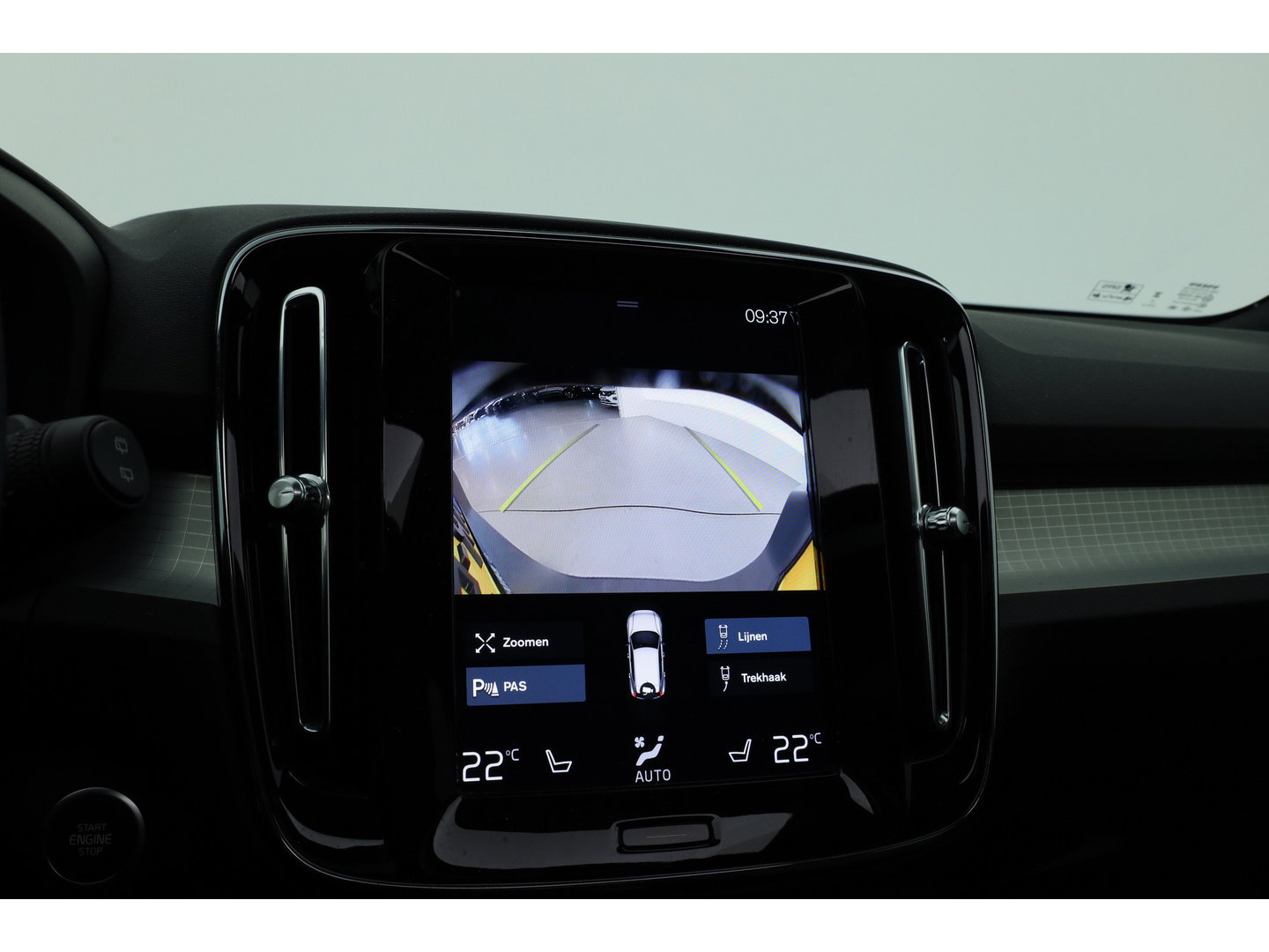 Volvo XC40 1.5 T5 Plug-in hybrid Plus Dark | Pano-dak | Trekhaak | ACC | H&K Audio |  Stoel + stuurverw. | Camera |  Elek. stoelen |