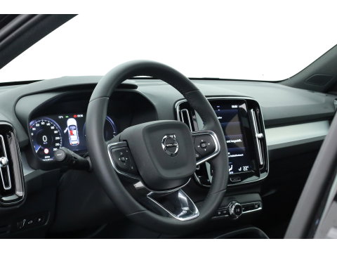 Volvo XC40 1.5 T5 Plug-in hybrid Plus Dark | Pano-dak | Trekhaak | ACC | H&K Audio |  Stoel + stuurverw. | Camera |  Elek. stoelen |