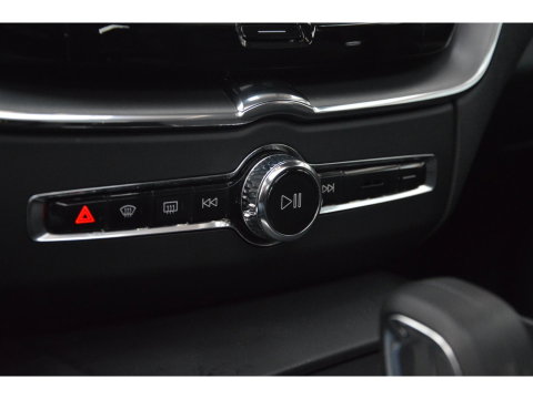 Volvo XC60 T6 hybride AWD Long Range | Panoramadak | 360 Camera | Trekhaak | Stoel + Stuur Verwarmd | Memory stoelen | VOC |