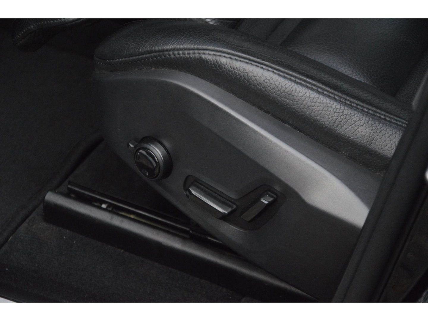 Volvo XC60 T6 hybride AWD Long Range | Panoramadak | 360 Camera | Trekhaak | Stoel + Stuur Verwarmd | Memory stoelen | VOC |