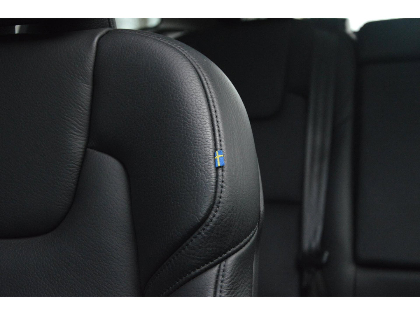 Volvo XC60 T6 hybride AWD Long Range | Panoramadak | 360 Camera | Trekhaak | Stoel + Stuur Verwarmd | Memory stoelen | VOC |