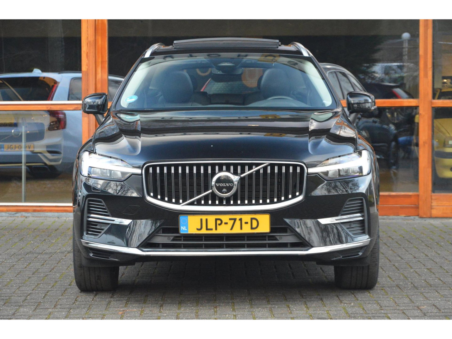 Volvo XC60 T6 hybride AWD Long Range | Panoramadak | 360 Camera | Trekhaak | Stoel + Stuur Verwarmd | Memory stoelen | VOC |