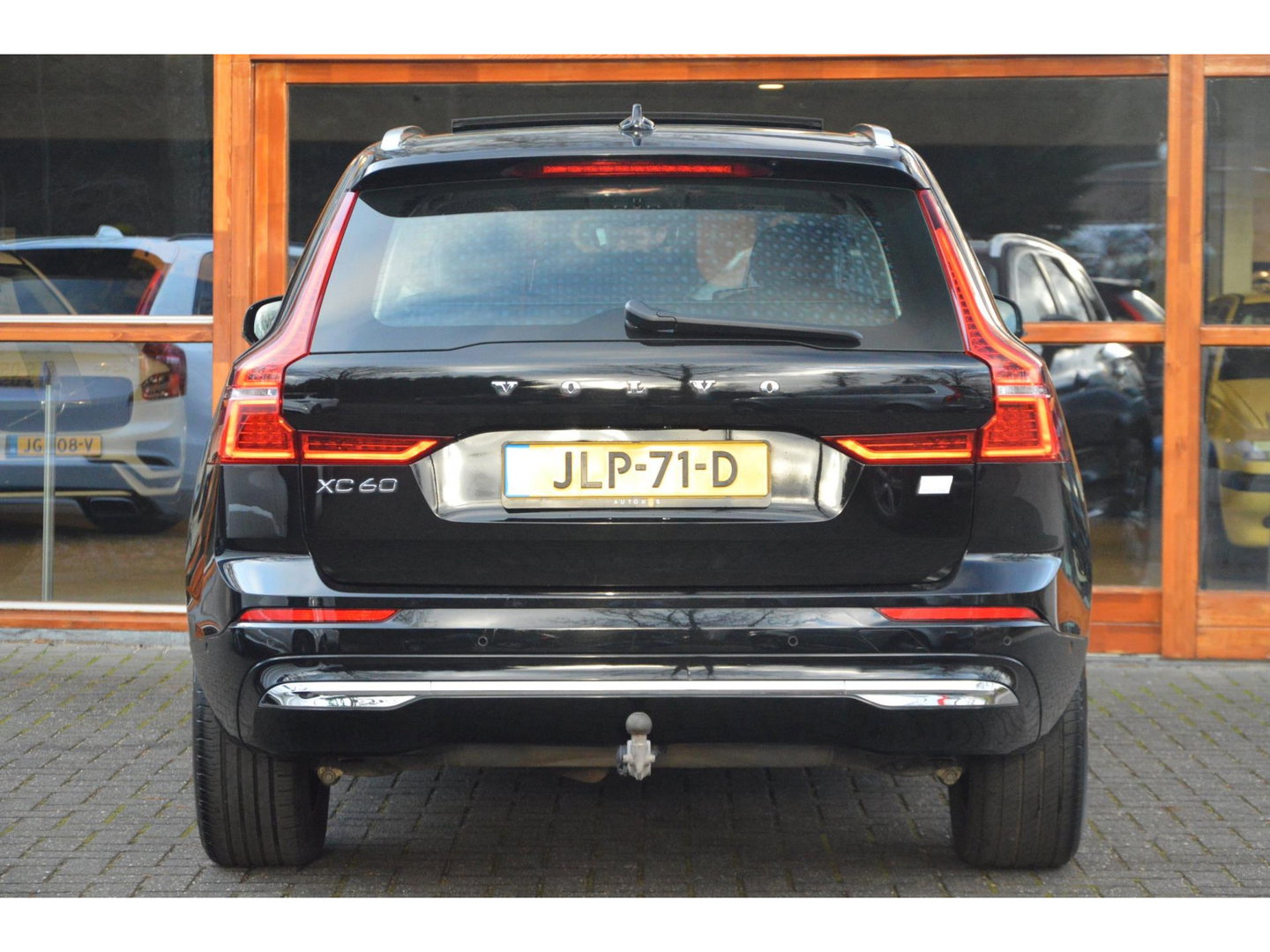 Volvo XC60 T6 hybride AWD Long Range | Panoramadak | 360 Camera | Trekhaak | Stoel + Stuur Verwarmd | Memory stoelen | VOC |